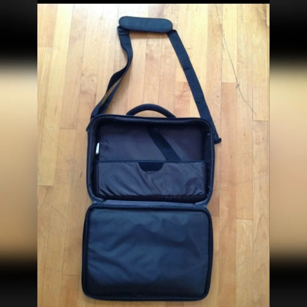 TARGUS Black Canvas Laptop Case Zippered Briefcase Messenger Bag 17 X 12